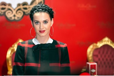 Įvertinkite: Katy Perry pristatė naują dainą „Walking On Air“