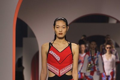 „Kenzo“ 2016 m. pavasario-vasaros kolekcijos pristatymas