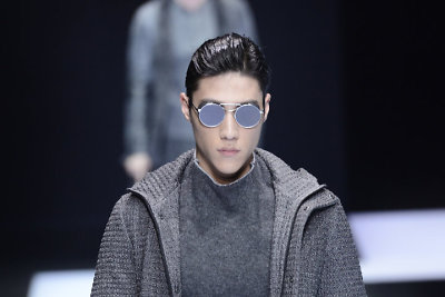 „Emporio Armani“ 2016 m. rudens-žiemos kolekcijos modelis