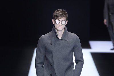 „Emporio Armani“ 2016 m. rudens-žiemos kolekcijos modelis