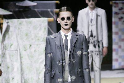 Thomo Browne'o 2016 m. pavasario-vasaros kolekcijos vyrams modelis