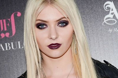 Rokerė Taylor Momsen dainos „Heaven Knows“ vaizdo klipe nusifilmavo visiškai nuoga