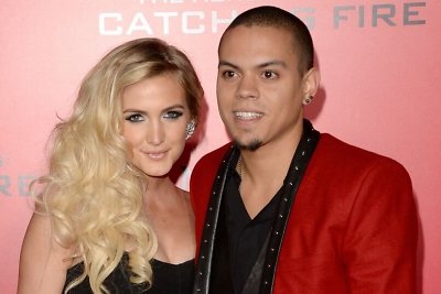 Ashlee Simpson susižadėjo su Dianos Ross sūnumi Evanu