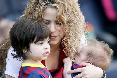 Shakira su sūnumis Milanu bei Sasha