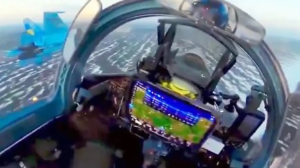 Ukrainos naikintuvo Su-27 piloto kabinoje – „iPad“ planšetė