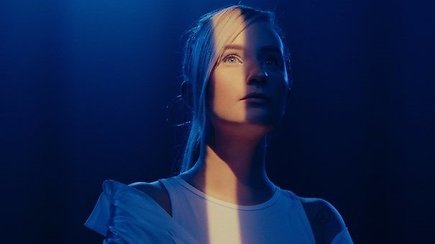 Rūta Loop pristato ,,Eurovizijai” skirtą dainą - kviečia uždegti šviesą savyje