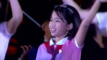 Išskirtinis dėmesys vienai mergaitei: manoma, jog televizijoje pirmą kartą užfiksuota Kim Jong Uno dukra