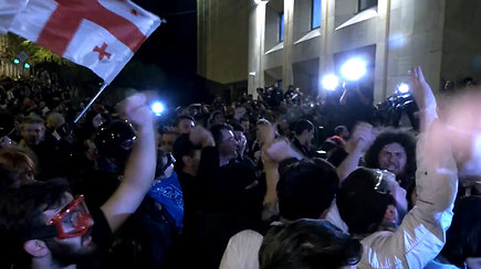 Tbilisio gatvėse protestuotoja daugiau nei 20 tūkst. kartvelų