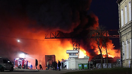 Milžiniškas gaisras Vilniuje, dega 5 tūkst. kv. m plotas