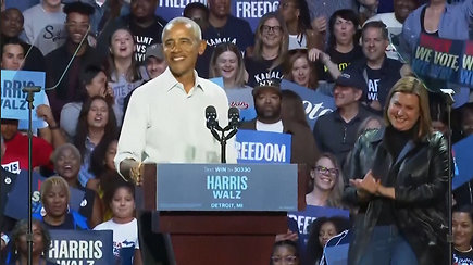 Agitacijoje už Kamala Harris po Eminemo į sceną užlipęs Barackas Obama užrepavo