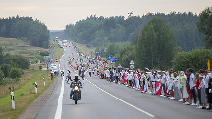 Laisvės kelyje Baltarusiją palaikyti susirinkę lietuviai vieningai linkėjo šviesios ateities – „baltarusiai mūsų kaimynai ir broliai“
