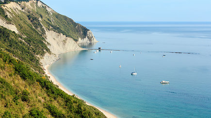 Tobulos itališkos atostogos: nuo auksinių paplūdimių iki žygių kalnuose