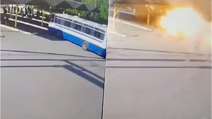 Bandymas evakuoti ukrainiečius baigėsi tragedija – į autobusą buvo paleistas sviedinys