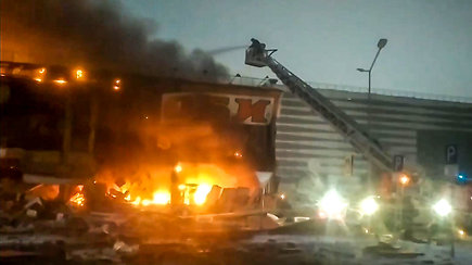 Gaisras nusiaubė netoli Maskvos esantį prekybos centrą „Mega Chimki“ – pastatas užsidegė ir iš dalies sugriuvo