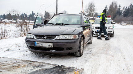Kalėdinis kuriozas Akmenėje sutrukdė konfiskuoti girto ukrainiečio „Peugeot“