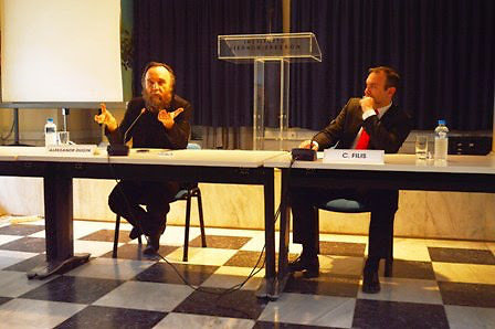 euromaidenpress.com nuotr./Aleksandras Duginas konferencijoje Atėnuose 2013 m.
