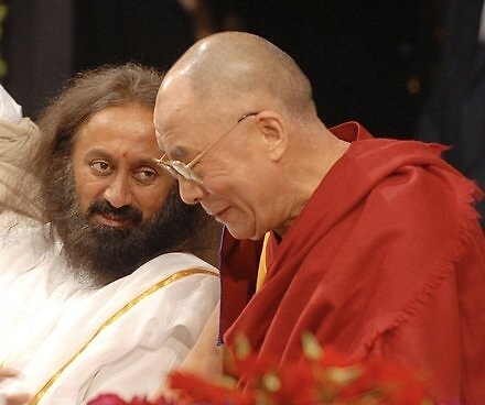 Pranešimo aut. nuotr./Gurudevas Šri Šri Ravi Šankaras ir Dalai Lama