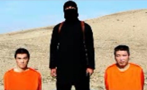Stop kadras/„Islamo valstybė“ grasina nužudyti du pagrobtus japonus.