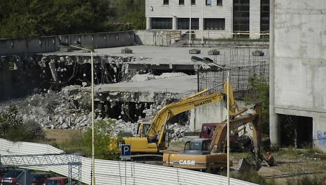 Statybininkai jau pradėjo griauti nereikalingus statinius bei ardyti senas komunikacijas. &Scaron;ie darbai bus baigti per 5 mėnesius.