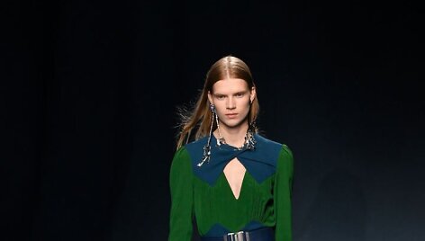 &bdquo;Givenchy&ldquo; 2019 m. pavasario ir vasaros kolekcijos modelis
