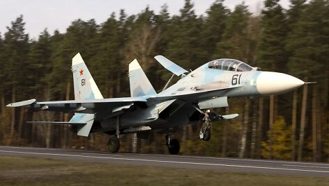 Naikintuvas SU-27 