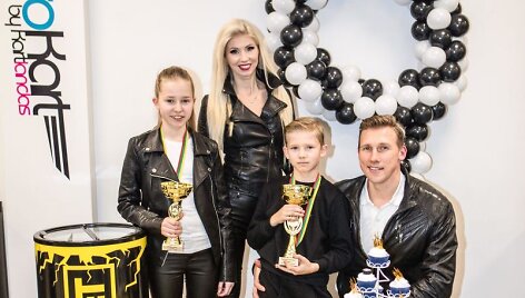Inga Stumbrienė su vyru Aivaru Stumbru ir vaikais &ndash; Estela bei Gabrieliumi