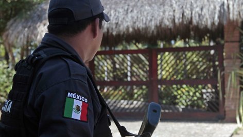 Meksikos pareigūnas įvykio vietoje