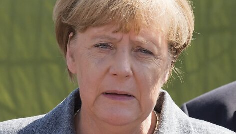 Atvykusi į pabėgėlių stovyklą Merkel buvo sutikta nepasitenkinimo &scaron;ūksniais
