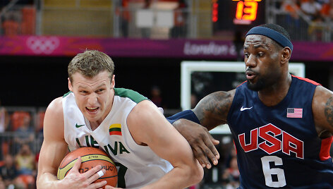 Martynas Pocius prie&scaron; Lebroną Jamesą