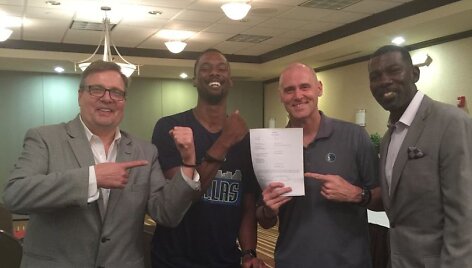 Harrisonas Barnesas su &bdquo;Mavericks&ldquo; vadovais