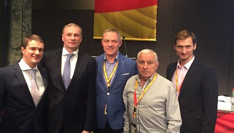 ŠPF viceprezidentai A.Zadneprovskis ir V.Polujanskas, generalinis sekretorius V.Kalininas ir E.Krungolcas su Europos šiuolaikinės penkiakovės federacijos prezidentu, Sidnėjaus olimpiniu čempionu D.Svatkovskiu.
