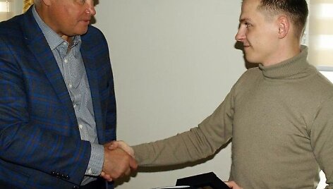 Klaipėdos meras Vytautas Grubliauskas pagerbė vaiką i&scaron; upės i&scaron;traukusį Laurentą &Scaron;imaitį