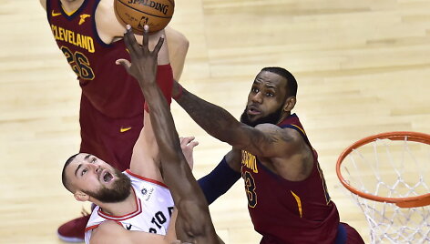 Jonas Valančiūnas ir LeBronas Jamesas
