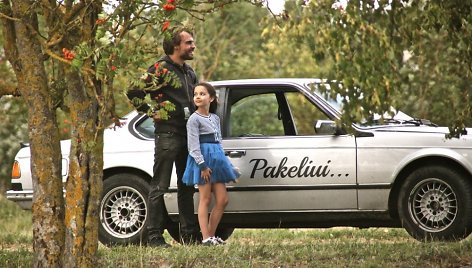 Mantas Jankavičius ir Džesika Vienažindytė filme „Pakeliui“