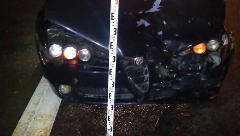 Karo policijos automobilis nublo&scaron;kė &bdquo;Alfa Romeo&ldquo;