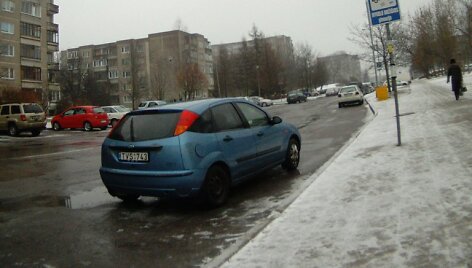 KET pažeidėjas stotelėje