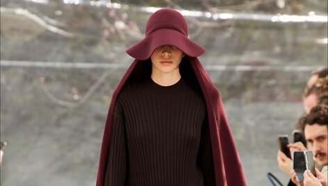 &bdquo;Kenzo&ldquo; 2020&ndash;2021 m. rudens ir žiemos kolekcijos modelis