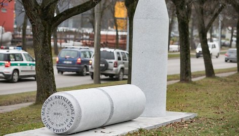 Raketos paminklas netoli Vilniaus oro uosto