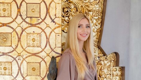 Agnės Deveikytės chalatų kolekcijos modelis