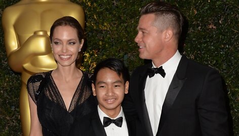 Bradas Pittas ir Angelina Jolie su sūnumi Maddoxu