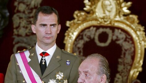 Ispanijos karalius Juanas Carlosas su sūnumi Felipe (2008 m.)