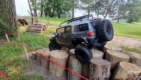 Pirmasis radijo bangomis valdomų visureigių parkas