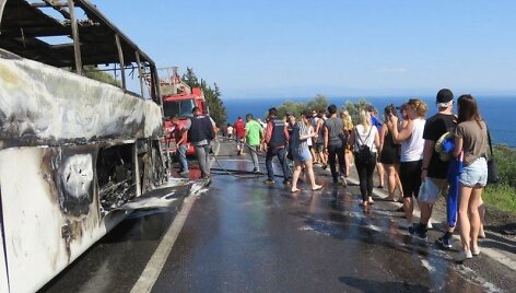 Keleiviai spėjo evakuotis i&scaron; užsidegusio autobuso