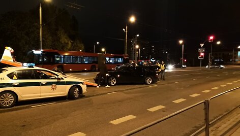 Vilniuje susidūrė du BMW automobiliai