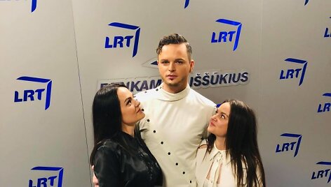 Ruslanas Kirilkinas su seserimis Viktorija ir Oksana
