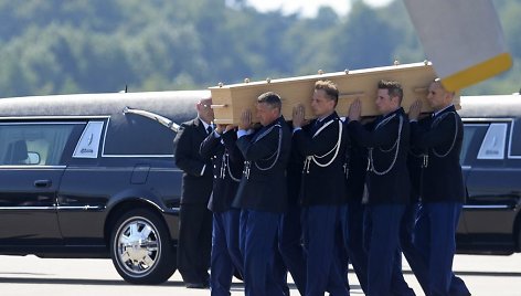 Aukų palaikai atskraidinti į Nyderlandus, Eindhoveną