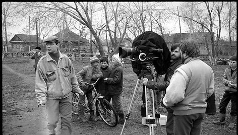 Kadras i&scaron; filmavimų (Algis Arlauskas kairėje)
