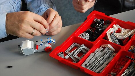 įvyko baigiamasis &bdquo;Erasmus+&ldquo; projekto &bdquo;Jaunųjų europiečių mokymas programuoti pasitelkus robotus&ldquo; renginys