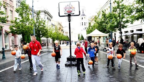 Nemokama sporto treniruotė Gedimino prospekte, Vilniuje.