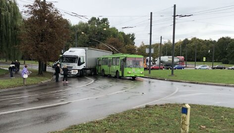 Vilkiko ir troleibuso avarija Kaune
